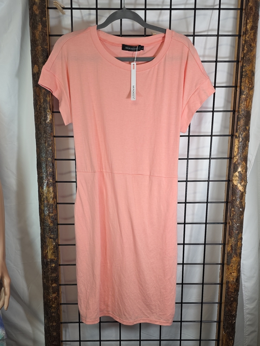 Merokeety Salmon Pink Crewneck Tee